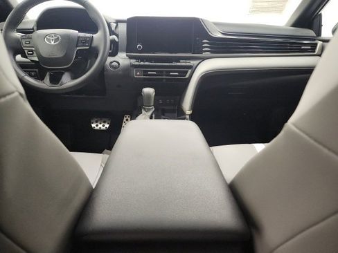 Used 2025 Toyota Camry SE image 43