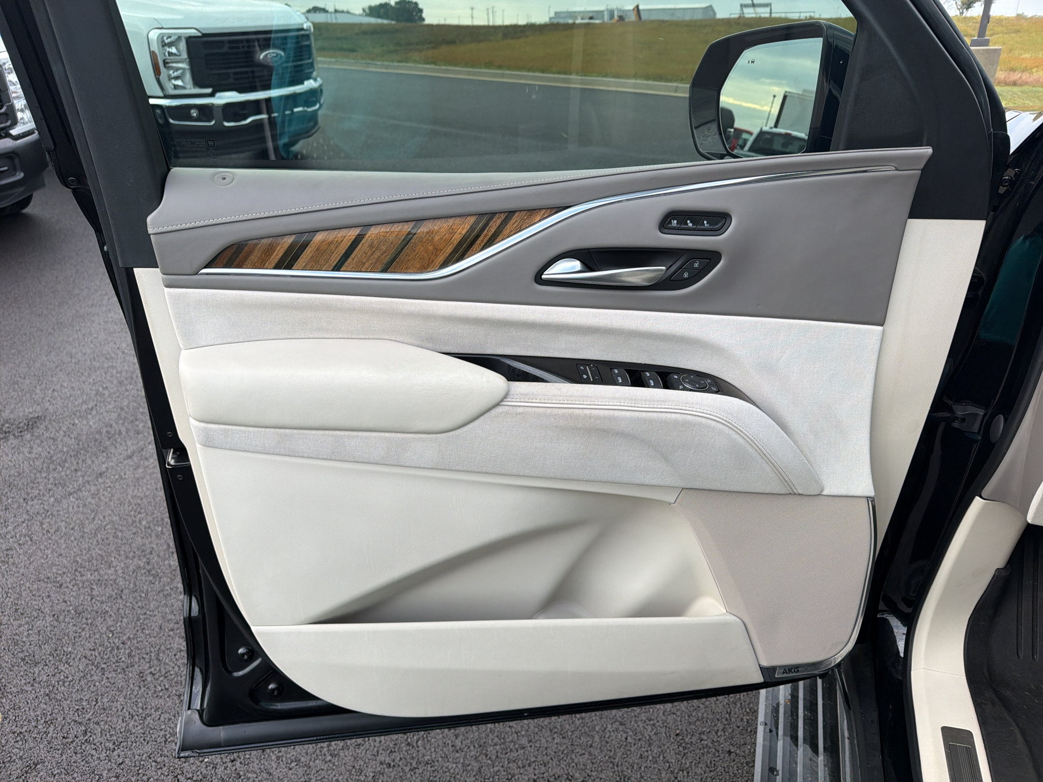 Used 2021 Cadillac Escalade Premium Luxury Platinum AWD/4WD image 9