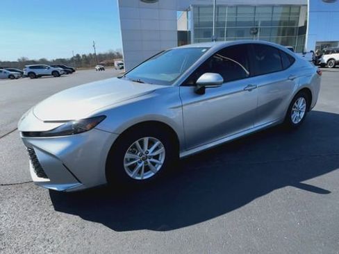 Used 2025 Toyota Camry LE image 4