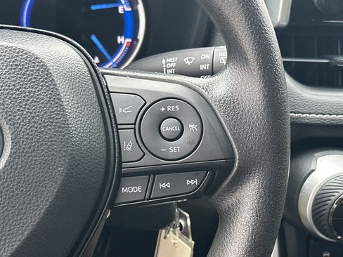 Used 2024 Toyota RAV4 LE AWD/4WD image 19