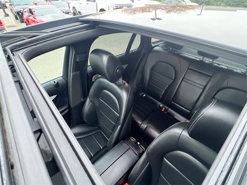 Used 2021 Mercedes-Benz GLC 300 4MATIC image 21