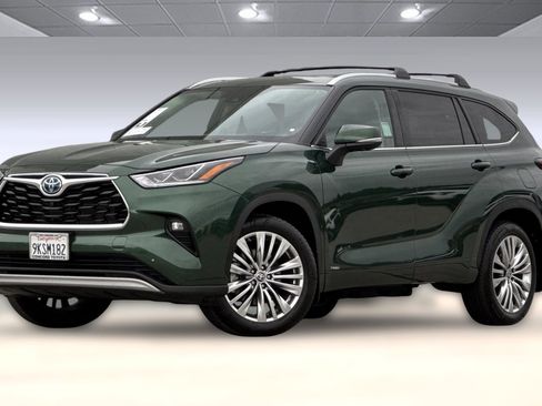 Used 2024 Toyota Highlander Platinum image 25