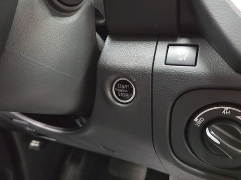 Used 2025 Nissan Frontier SV w/ SV Convenience Package AWD/4WD image 17