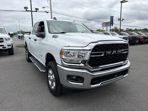 Used 2024 RAM 2500 Big Horn AWD/4WD image 3