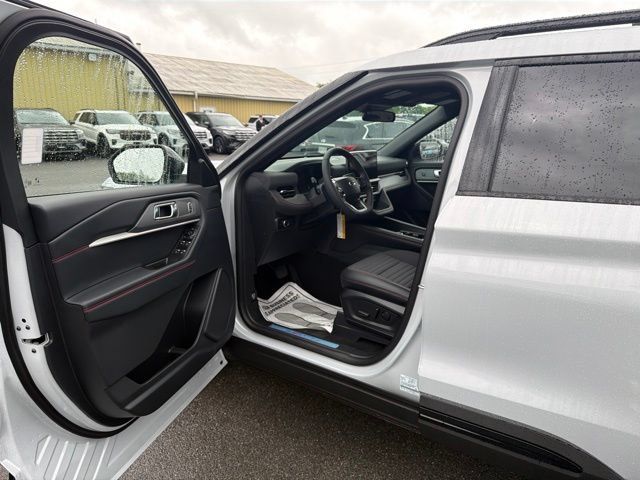 Used 2026 Ford Explorer ST-Line w/ ST-Line Street Pack AWD/4WD image 23