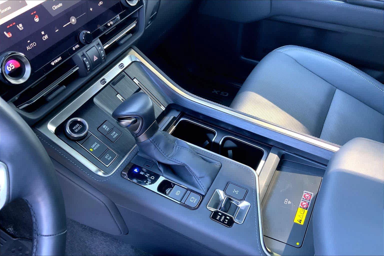 Used 2025 Lexus GX 550 w/ Accessory Package (2T) AWD/4WD image 17