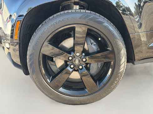 Certified 2025 Land Rover Defender 110 X-Dynamic SE AWD/4WD image 41