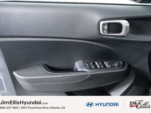 Certified 2025 Hyundai Venue SEL image 8