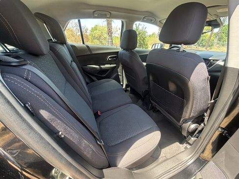 Used 2020 Chevrolet Trax LS FWD image 13