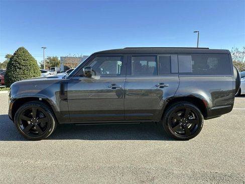 New 2026 Land Rover Defender 130 X-Dynamic SE image 2