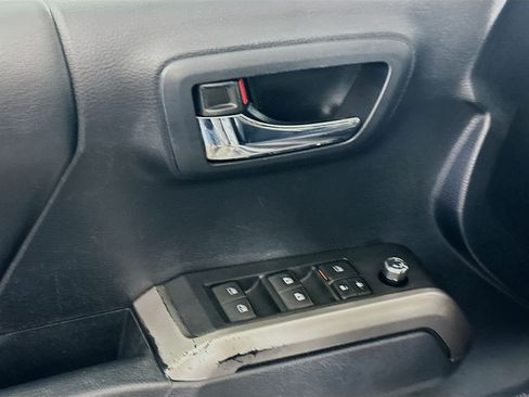 Used 2018 Toyota Tacoma Limited AWD/4WD image 15