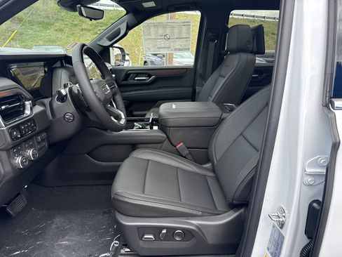 New 2026 GMC Yukon Denali w/ Denali Reserve Package AWD/4WD image 11