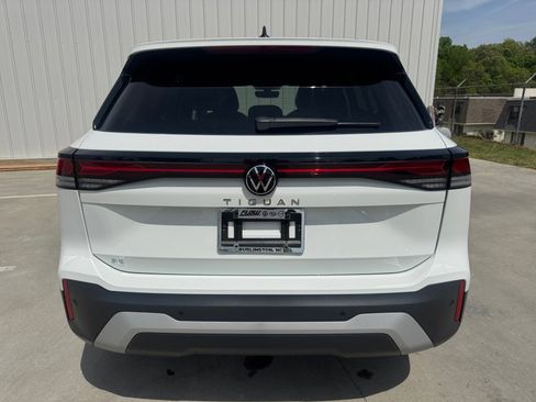 New 2026 Volkswagen Tiguan SE FWD image 14