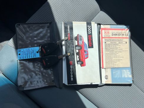 Used 2005 Dodge Dakota SLT image 26