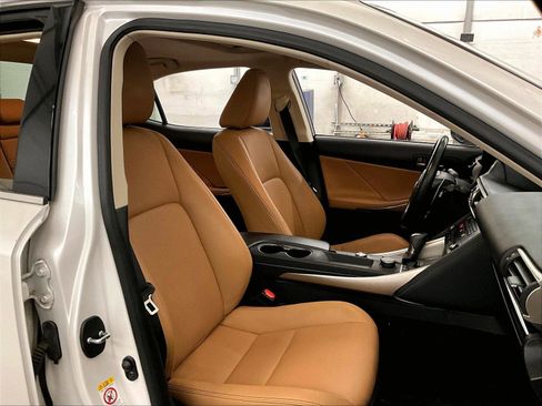 Used 2018 Lexus IS 300 AWD image 7