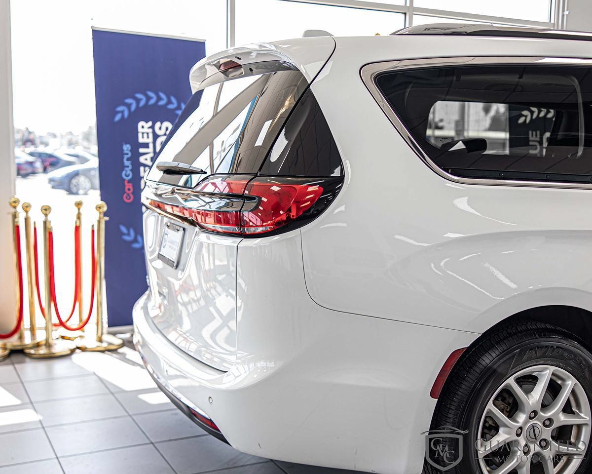 Used 2021 Chrysler Pacifica Touring-L FWD image 15