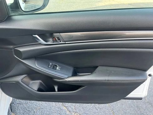Used 2019 Honda Accord Sport image 18