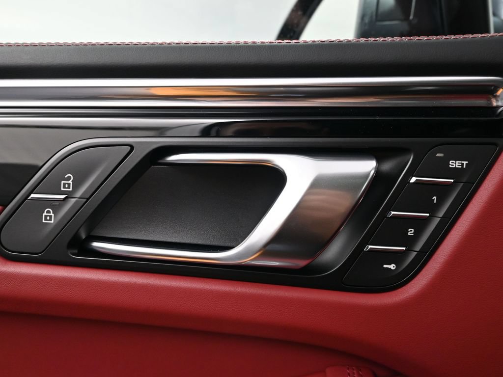 Certified 2026 Porsche Macan S AWD/4WD image 18