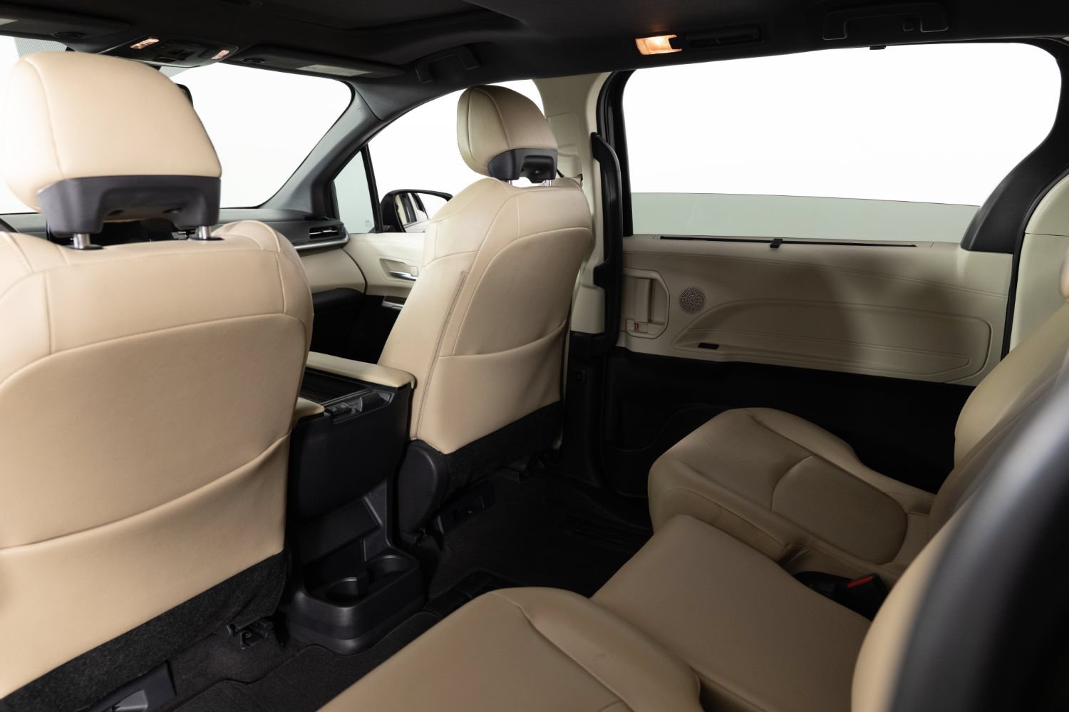 Used 2021 Toyota Sienna XLE FWD image 19