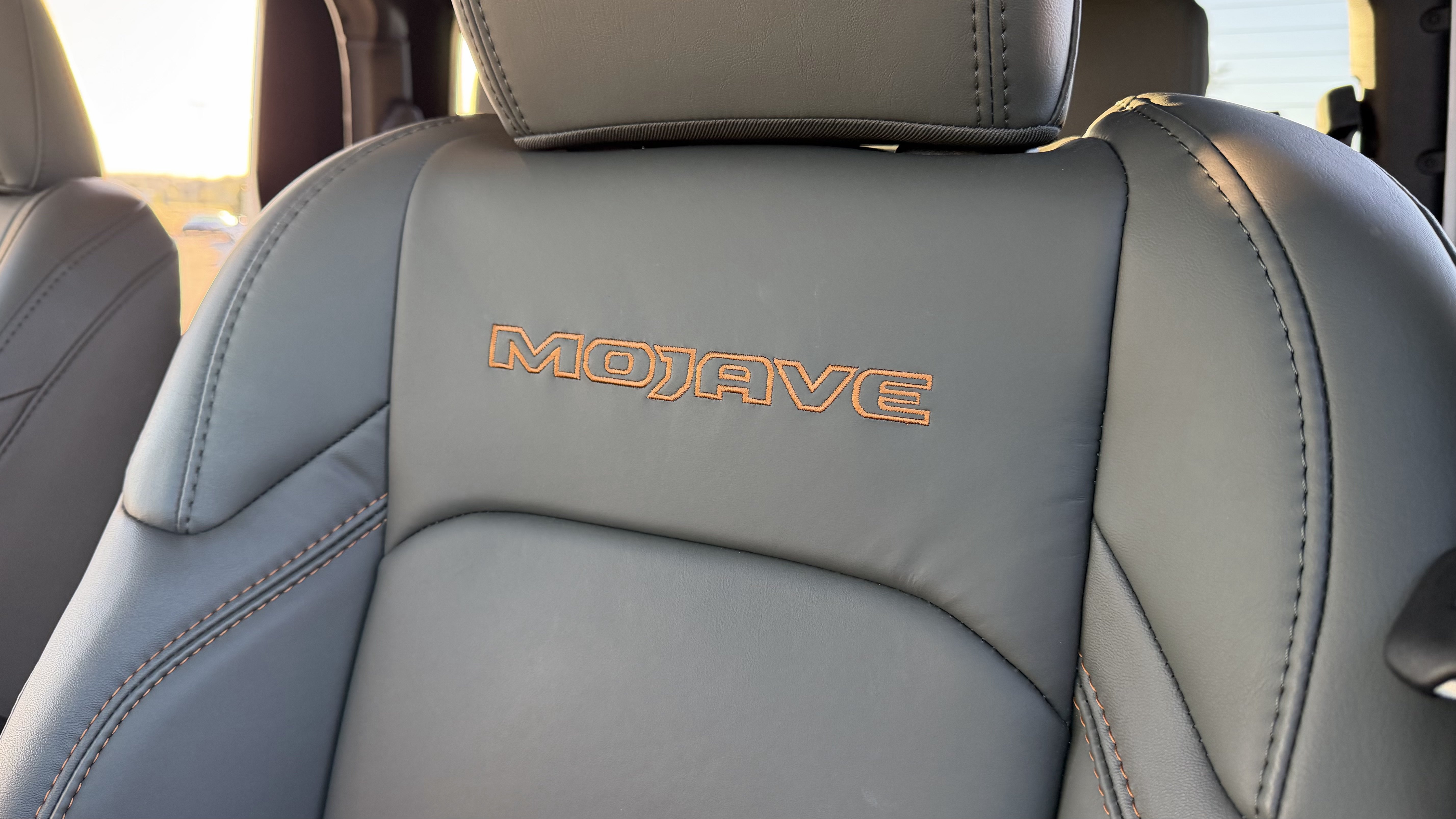 Used 2026 Jeep Gladiator Mojave AWD/4WD image 18