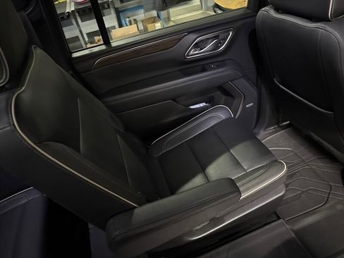 Used 2023 Chevrolet Suburban Premier image 20