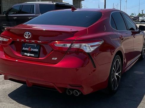 Used 2020 Toyota Camry SE w/ Convenience Package FWD image 5