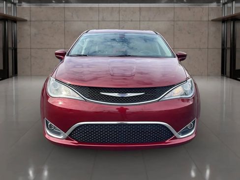 Used 2019 Chrysler Pacifica Touring Plus w/ Tire & Wheel Group image 7