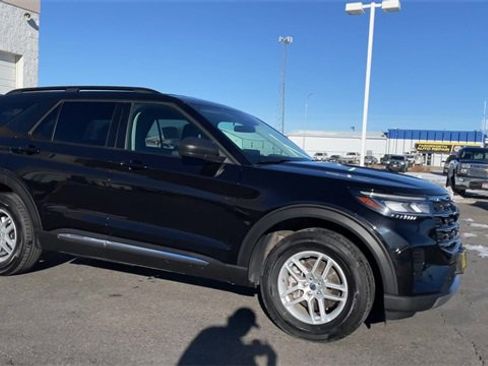 Used 2025 Ford Explorer Active image 3