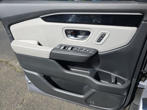 Used 2025 Honda Pilot EX-L image 29