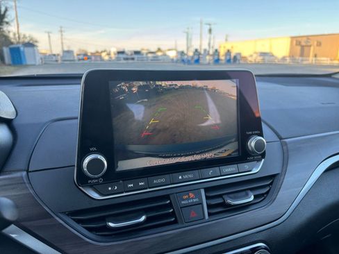 Used 2025 Nissan Altima 2.5 SV image 24