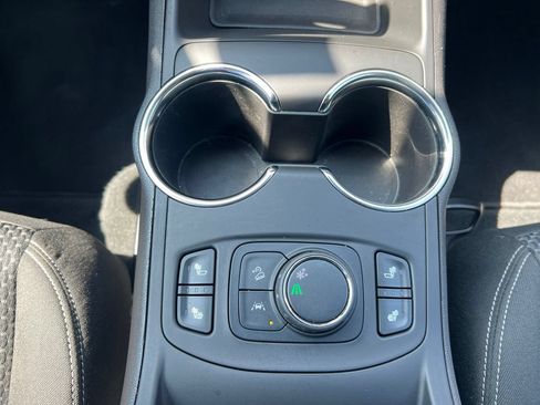 Used 2024 GMC Terrain SLE w/ Driver Convenience Package FWD image 29