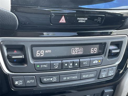 Used 2016 Honda Pilot Touring image 18