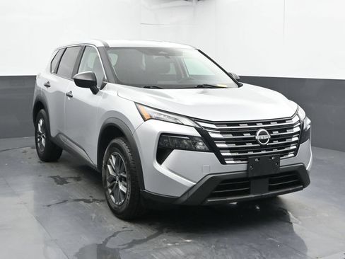 Used 2024 Nissan Rogue S FWD image 6
