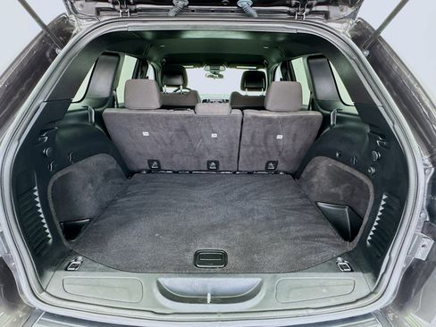 Used 2020 Jeep Grand Cherokee Laredo image 17