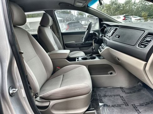 Used 2016 Kia Sedona LX image 14