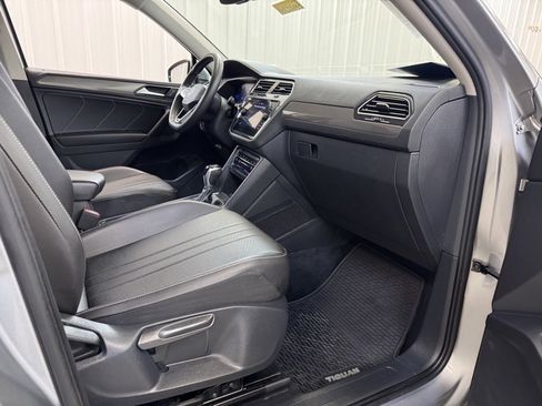 Used 2022 Volkswagen Tiguan SE image 28