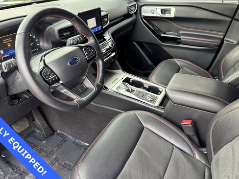 Certified 2022 Ford Explorer ST-Line w/ Class IV Trailer Tow Package image 11