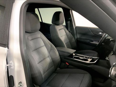 Used 2026 Chevrolet Equinox LT FWD image 8