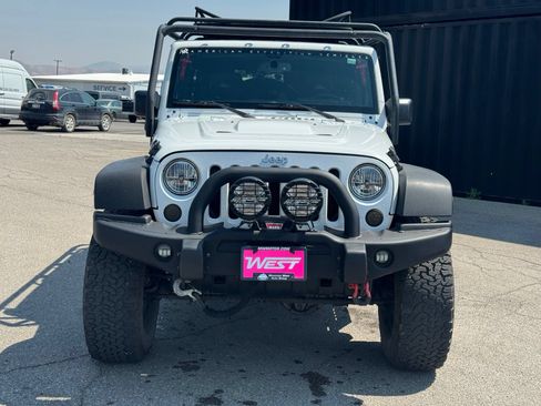 Used 2016 Jeep Wrangler Unlimited Rubicon w/ Connectivity Group AWD/4WD image 2