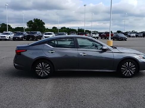 Used 2023 Nissan Altima 2.5 SV FWD image 9