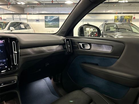 Certified 2023 Volvo C40 P8 Recharge Ultimate image 24