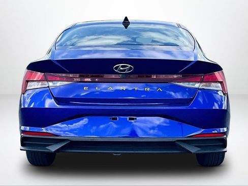 Used 2023 Hyundai Elantra SEL w/ Cargo Package FWD image 5