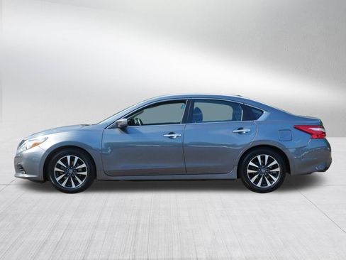 Certified 2017 Nissan Altima 2.5 SV FWD image 4