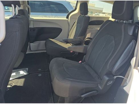 Used 2023 Chrysler Voyager LX image 25
