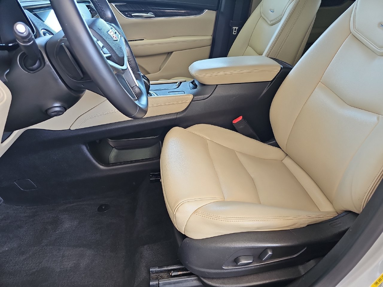 Used 2017 Cadillac XT5 FWD image 15