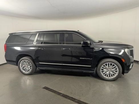 Used 2023 GMC Yukon XL Denali image 24
