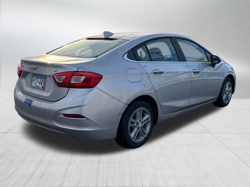 Used 2017 Chevrolet Cruze LT image 7