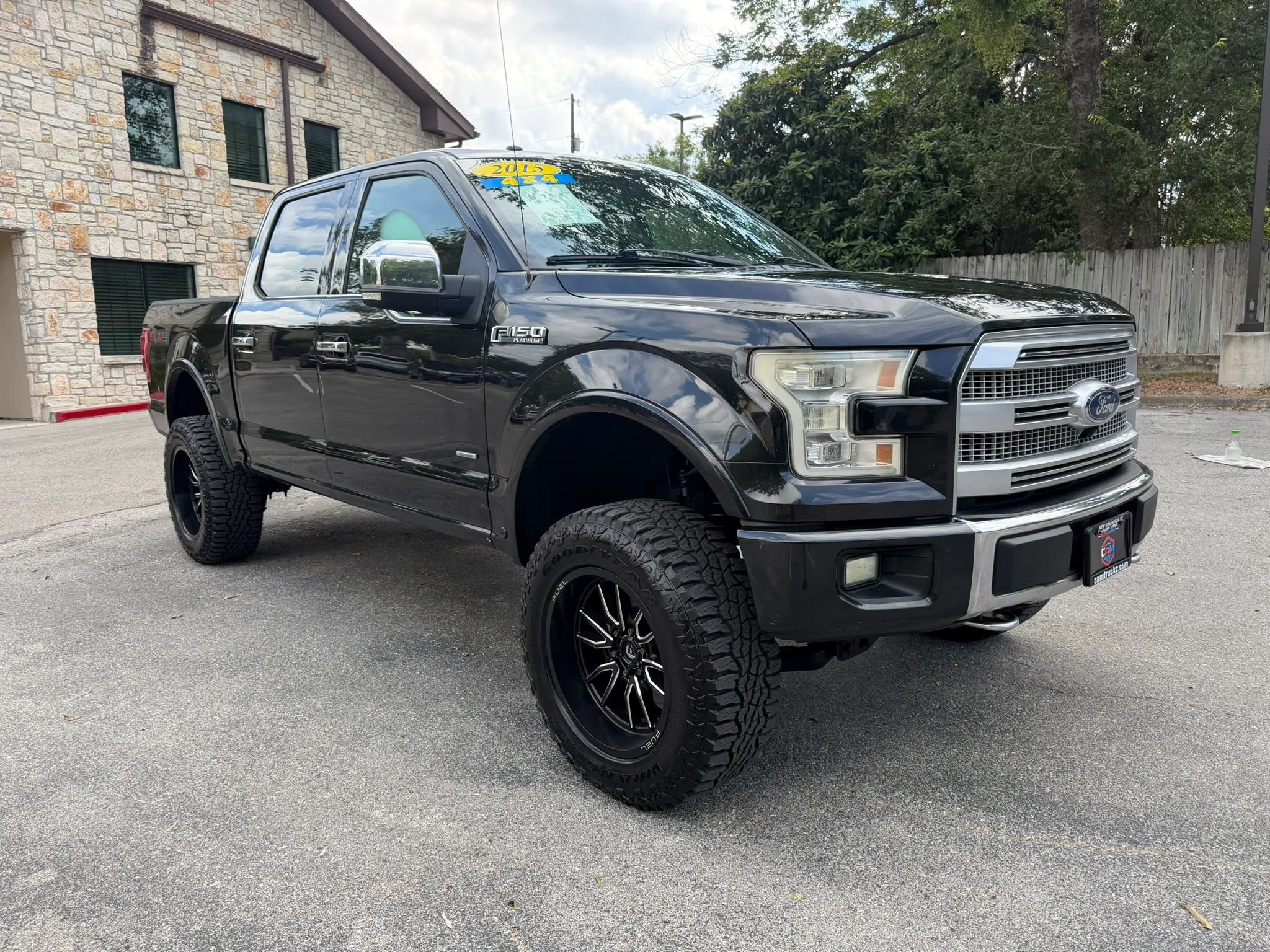Used 2015 Ford F150 Platinum w/ Equipment Group 701A Luxury AWD/4WD image 3