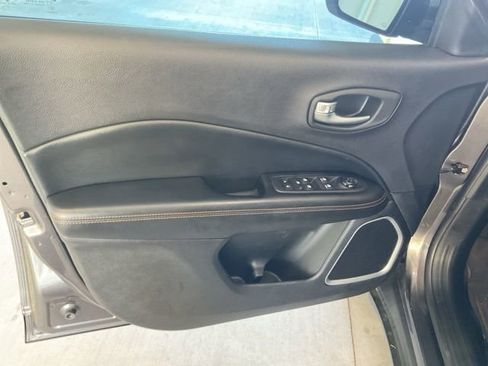 Used 2018 Jeep Compass Limited w/ Navigation Group AWD/4WD image 5