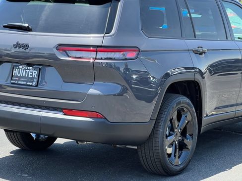 New 2026 Jeep Grand Cherokee L Limited w/ Limited Altitude Package AWD/4WD image 8